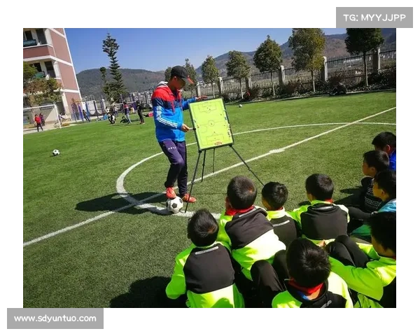 如何培养成为一名卓越的足球教练提升训练技巧与领导力的实用指南