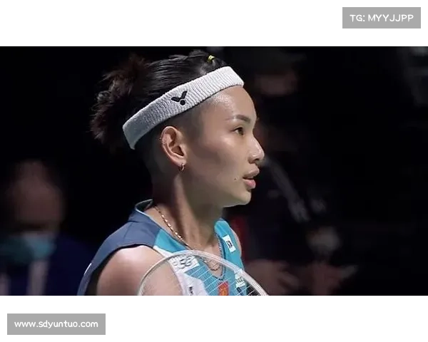 戴资颖凭借精准反手劈杀力克对手赢得2024印度尼西亚大师赛冠军展现卓越技艺 戴资颖凭借精准反手劈杀力克对手赢得2024印度尼西亚大师赛冠军展现卓越技艺